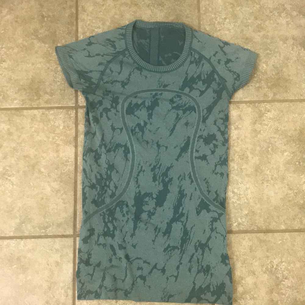 Lululemon short sleeve top